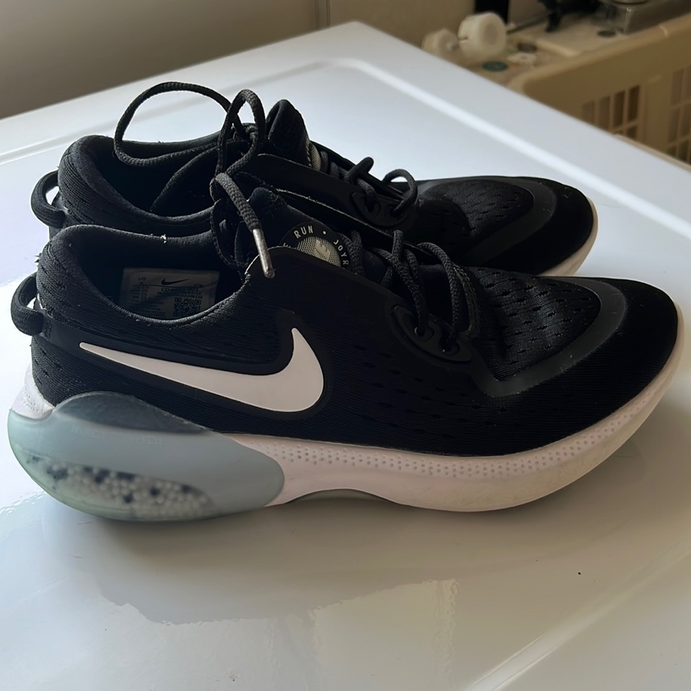 Women’s Nike joyride run